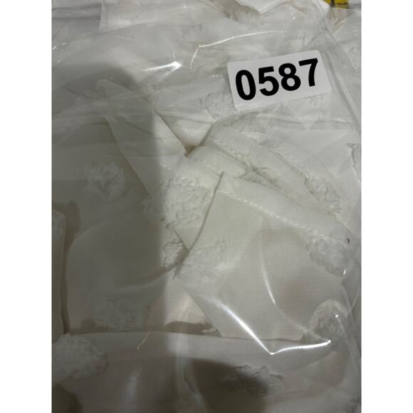 New Women’s pearl Button tie Swiss Dot White flowy V-Neck Size M romantic boho - Picture 9 of 9